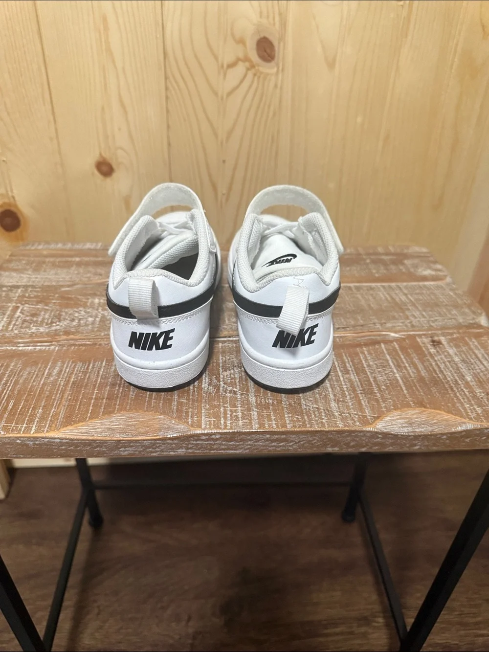 Nike White & Black Low-Top Sneakers with Strap